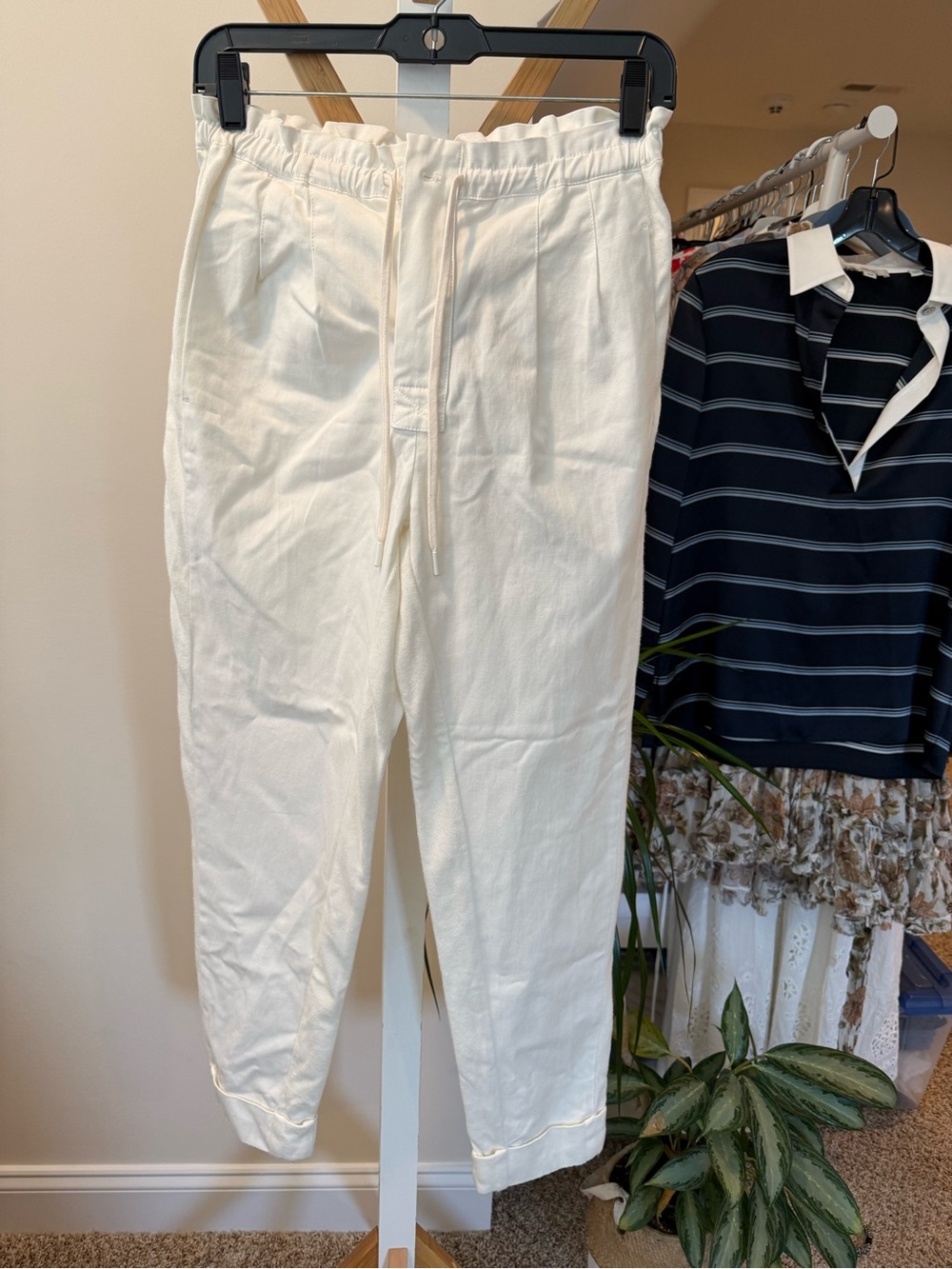 Alice + Olivia Off-White Drawstring Joggers
